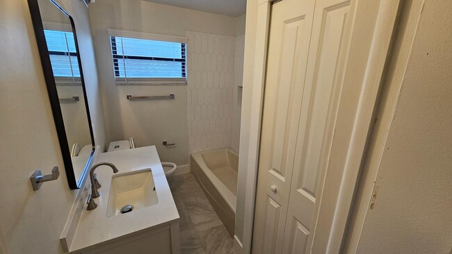 Building Photo - 10841 Scott Mill Rd