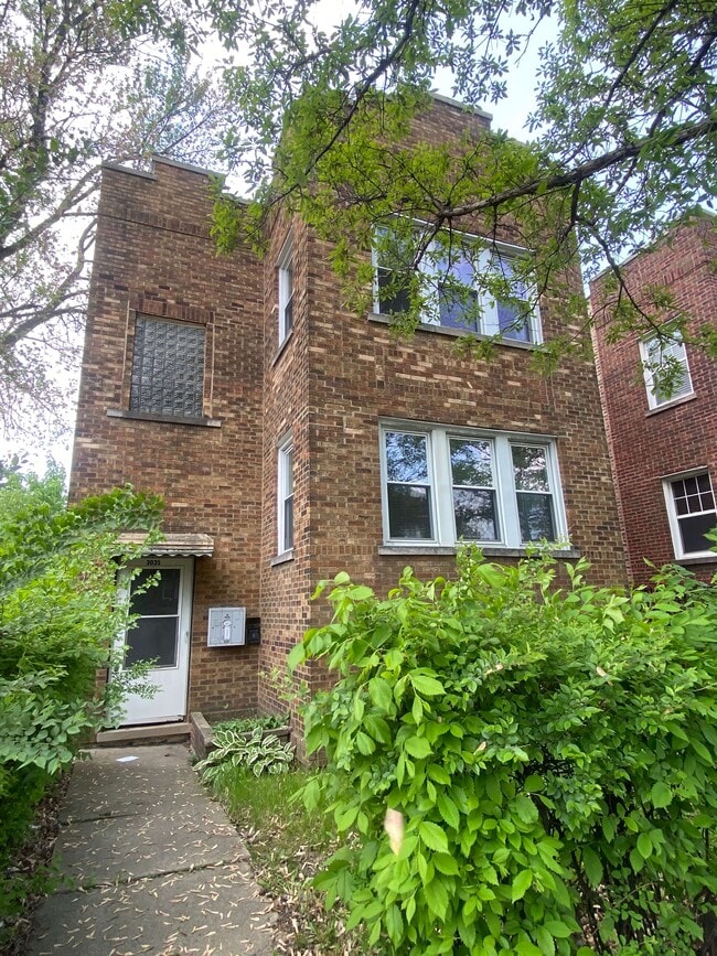 Photo - 3035 W Addison St Apartments Unit 1