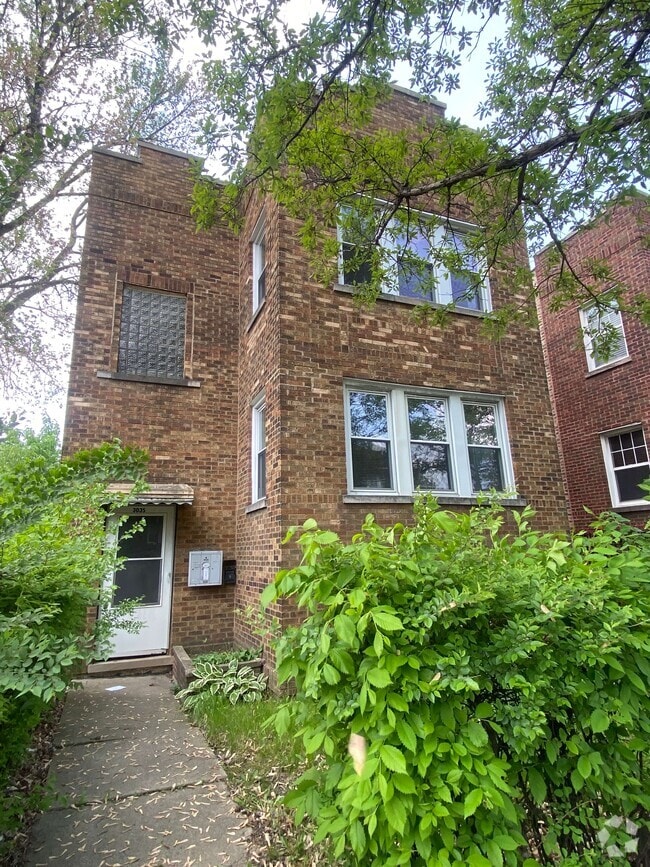 Building Photo - 3035 W Addison St Unit 1 Rental