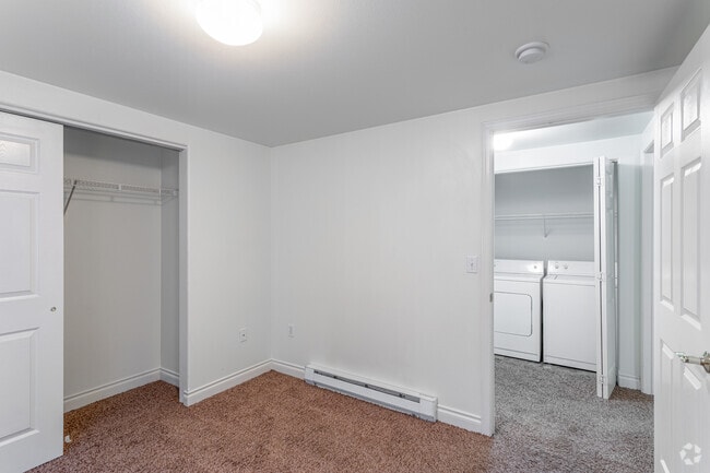 3BR, 2BA - 1,194 SF