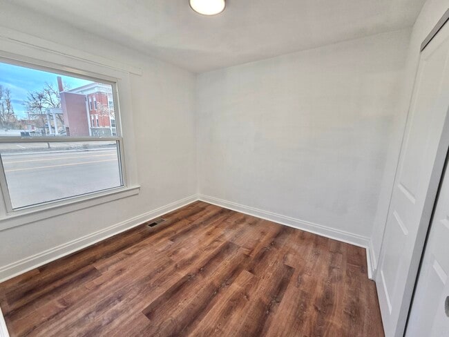 Photo - 433 E Bridge St