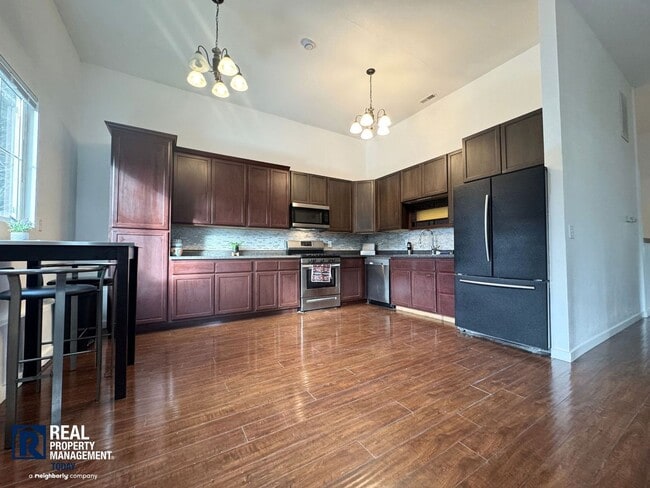 Photo - Mills - 2817 (Advertising Only) Unit 1