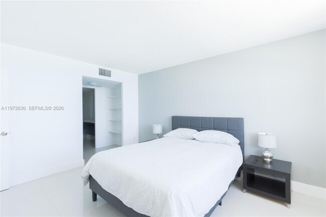 Photo - 5701 Collins Ave Unidad 1204