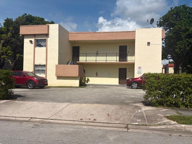 Building Photo - 14002 NE 2nd Ct Unit 14002 NE 2nd Ct