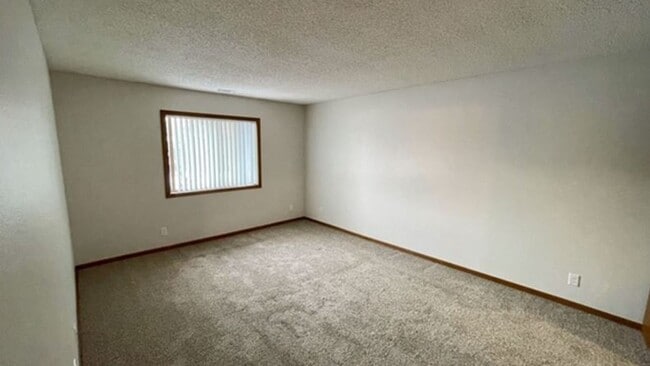 Photo - Willow Creek Apartments