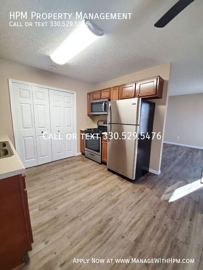 Photo - 2507 Zircon St NE