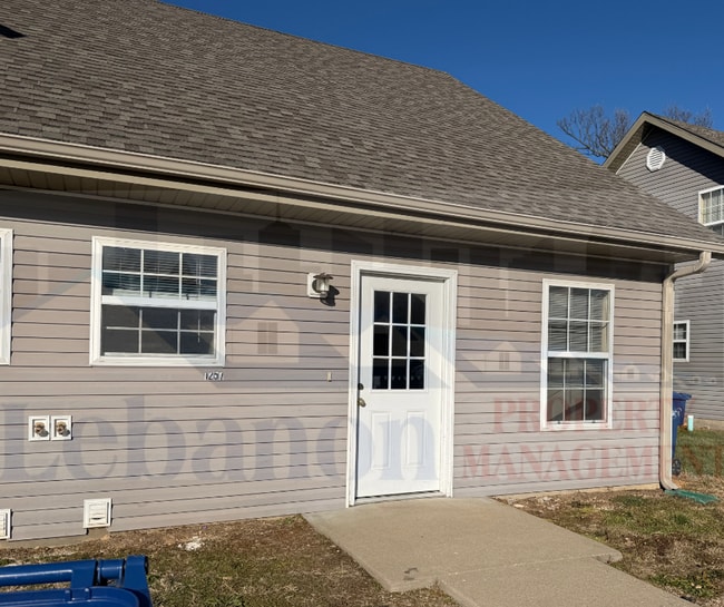 Building Photo - Spacious 3 Bedroom 2 Bath Townhome