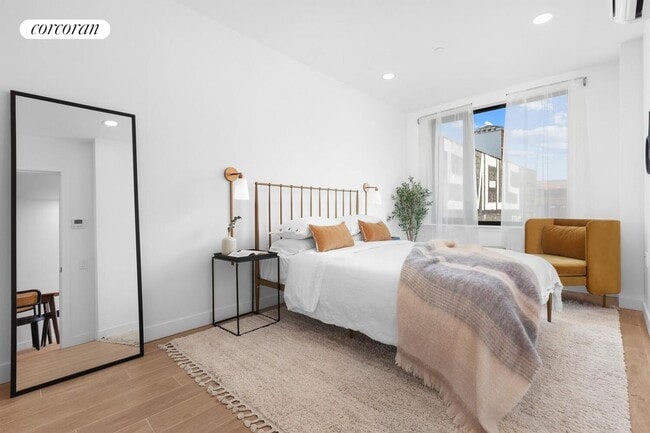 Photo - 912 Broadway