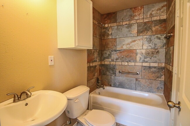 Photo - Spacious 1/1 Close to TTU & Downtown