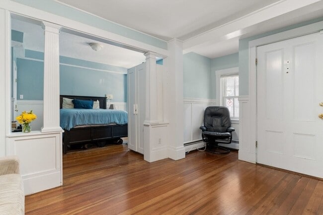 Building Photo - 12 Monument Ave Unit 1