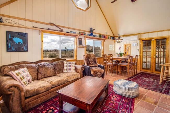 Photo - 5031 Tom Mix Rd