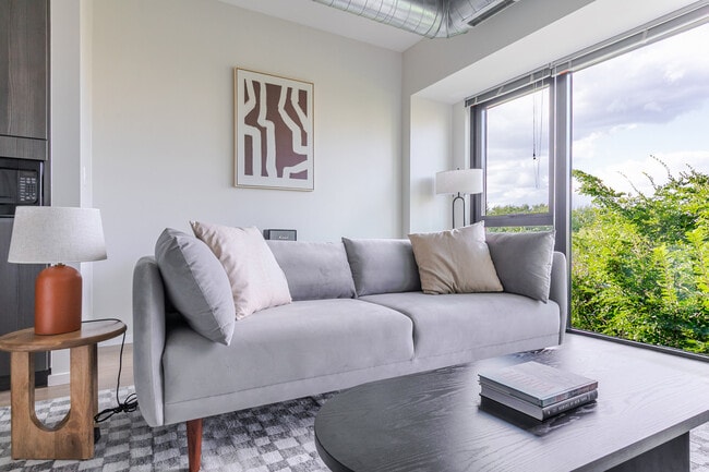 Building Photo - 211 W Scott St