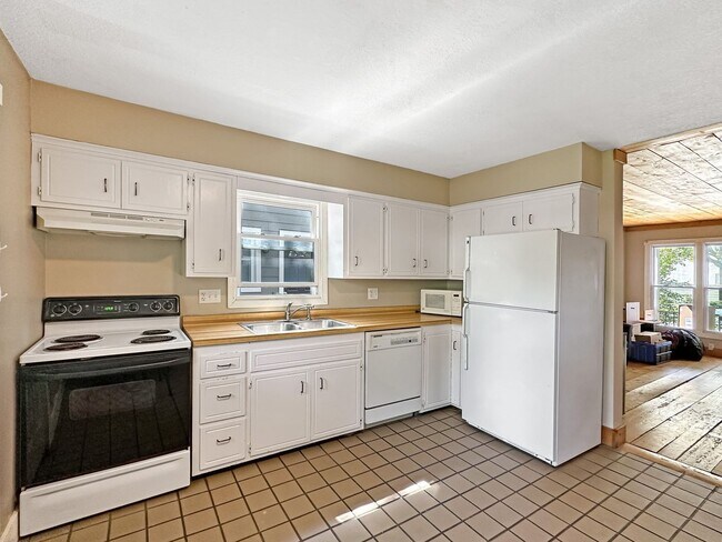 1006 12th Ave SE