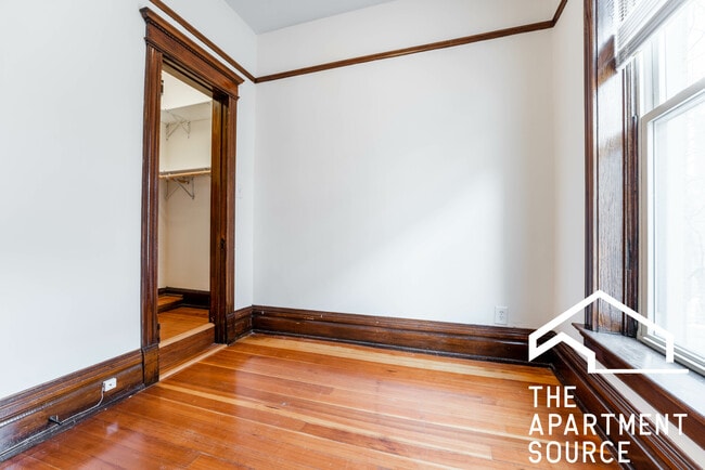 Photo - 851 W Wellington Ave Unit 1