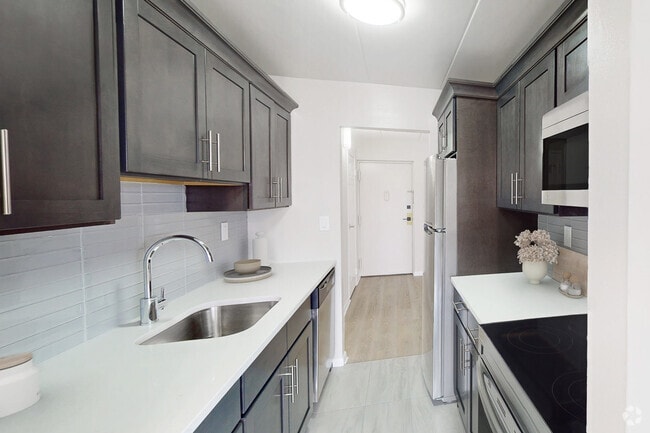 Building Photo - Royal Towers Rental
