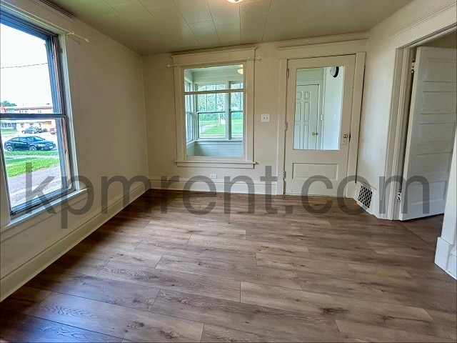 Photo - 506 7th St NE