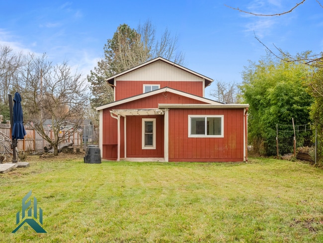 Building Photo - 315 SE Park Ave Unit Downstairs