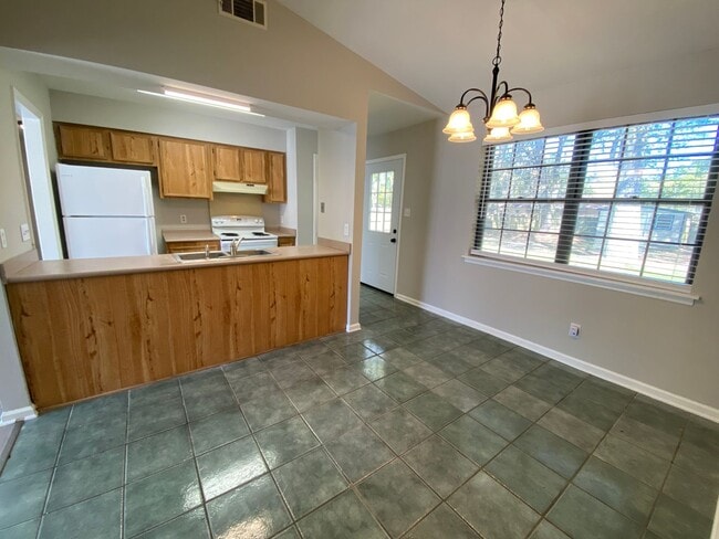 Photo - 4 bedroom 2 bath in Village Green