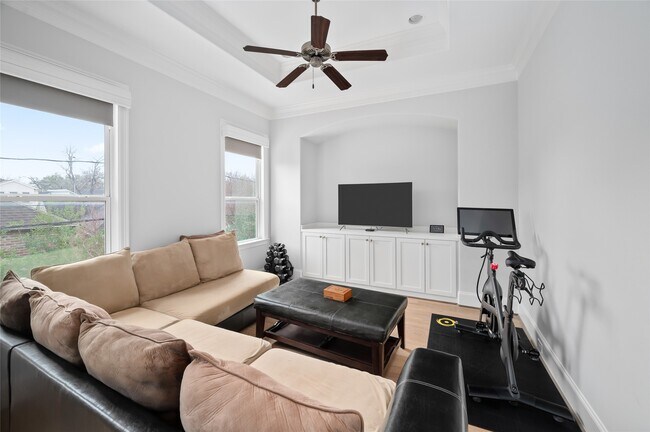 Photo - 2215 Branard St