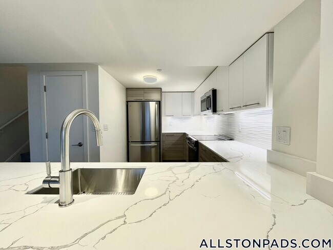 Photo - 1079 Commonwealth Ave Unidad 447