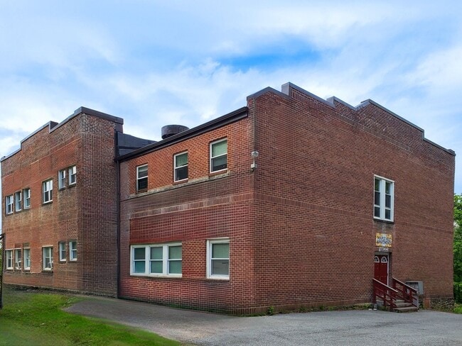 Building Photo - Apartment
