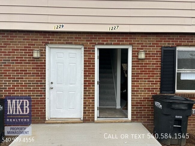 Photo - 1227 Ruddell Rd