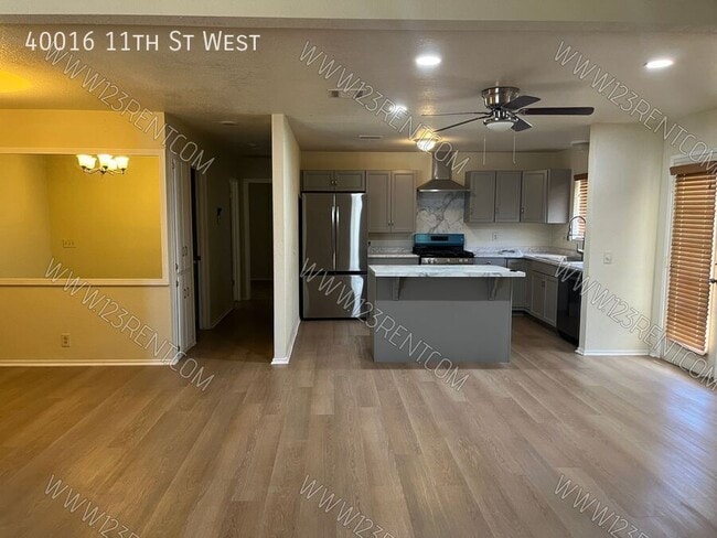Photo - 40016 11th St W