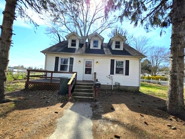 Photo - 406 Grove Pl