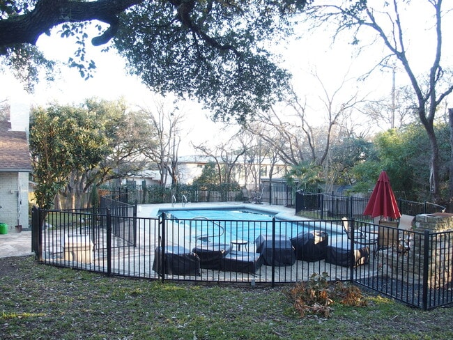 Photo - 2604 Rollingwood Dr