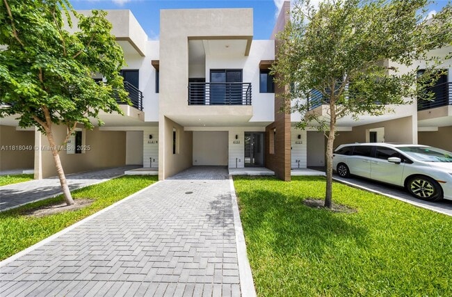 Photo - 4133 N Oak Pl Townhome