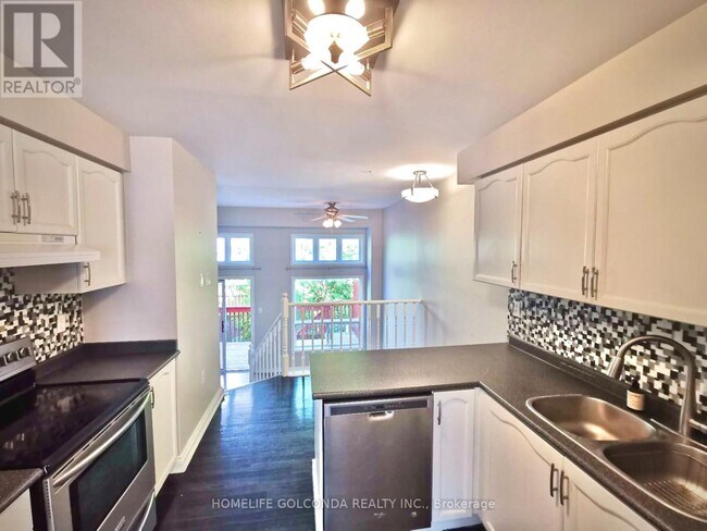 Photo - 380 Riddell Ct