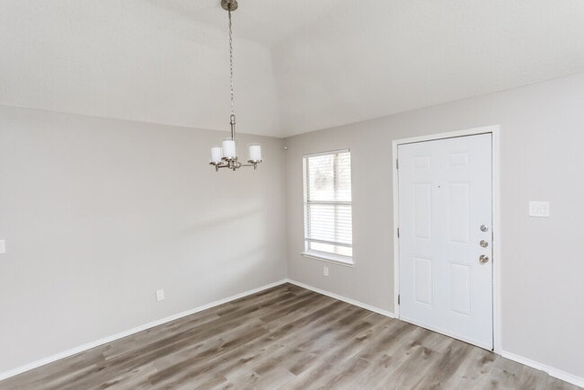 Photo - 5122 Eastcreek Dr
