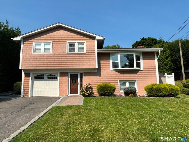 Photo - 120 Pilgrim Dr