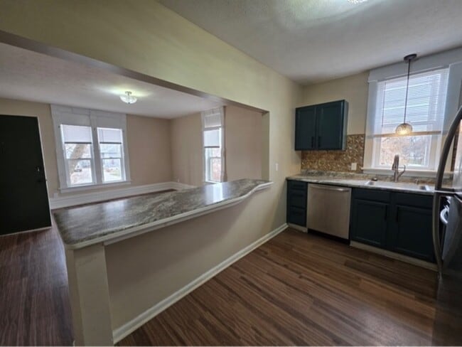 Photo - 424 W 8th St