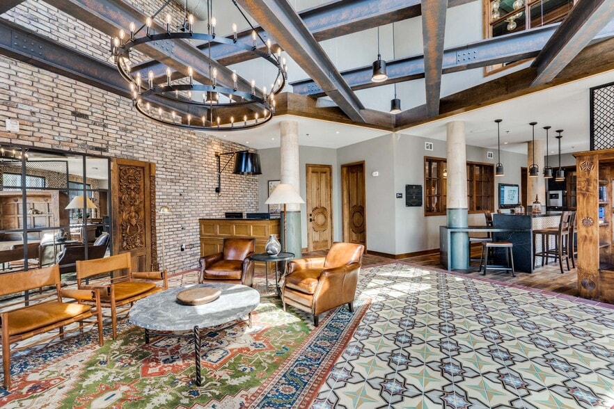 Leasing Center