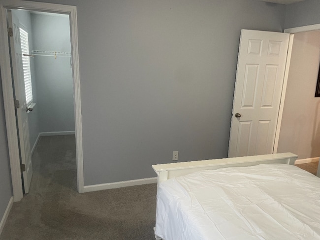 Photo - 264 Lyn Gardens Way