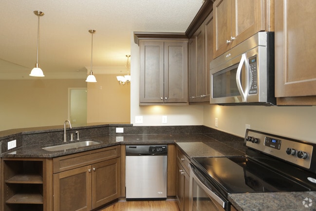 2BR, 2BA - 1,463 SF