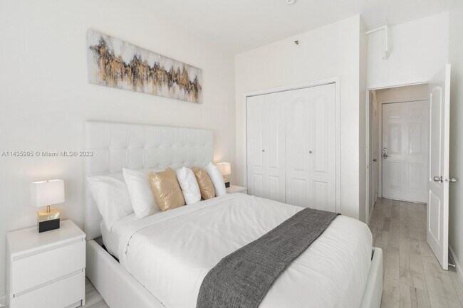 Photo - 3030 Collins Ave Unit 1C