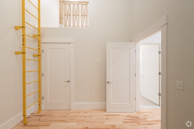 1BR, 1BA - 575SF - Bedroom - 130 Pearl