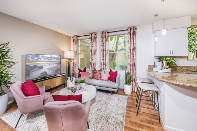 Woodbury Court Apartment Homes