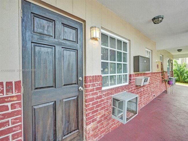 Building Photo - 1241 NE 23rd Ave Unit 2