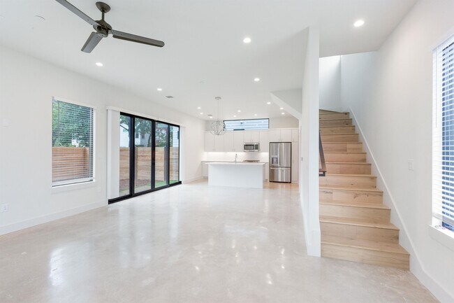 Photo - 1116 Walton Ln