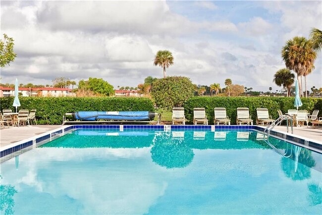 Building Photo - 16 Vista Palm Ln Unit 205