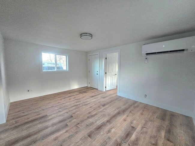 Photo - 706 1/2-9 1/2 Alderson Ave Unidad 9 1/2 Alderson Ave Back