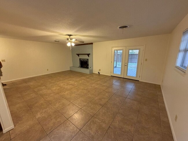 Photo - 5003 Hall Ave
