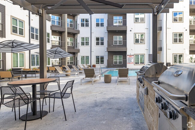 Building Photo - Matador