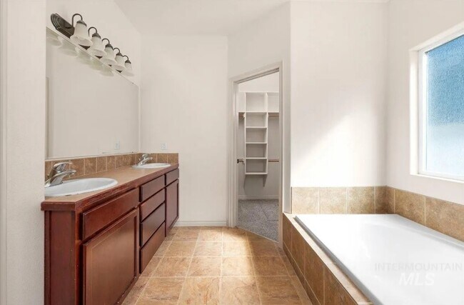 Photo - 850 W Heather Woods Dr