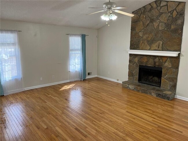 Photo - 2522 Whisper Ct NE