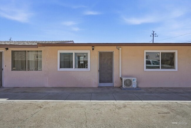 Building Photo - 530 2nd Pl