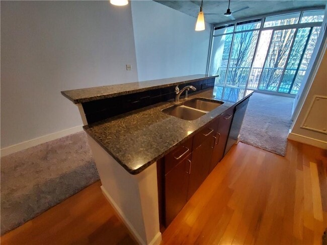 Building Photo - 950 W Peachtree St NW Unit 702